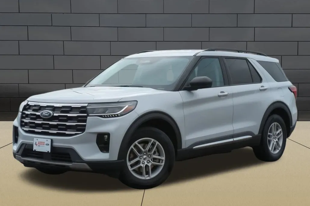 2025 Ford Explorer photo 1