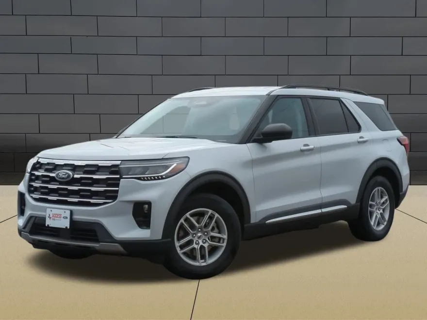 2025 Ford Explorer photo 1