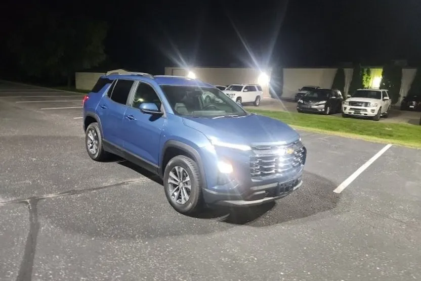 2025 Chevrolet Equinox LT photo 1