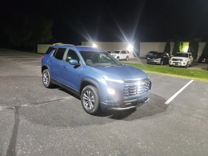 2025 Chevrolet Equinox LT photo 1