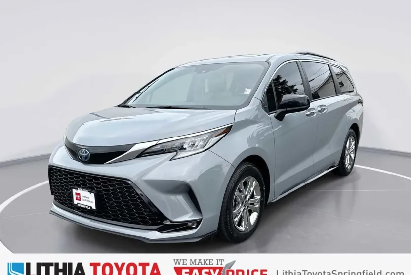 2023 Toyota Sienna XSE photo 1