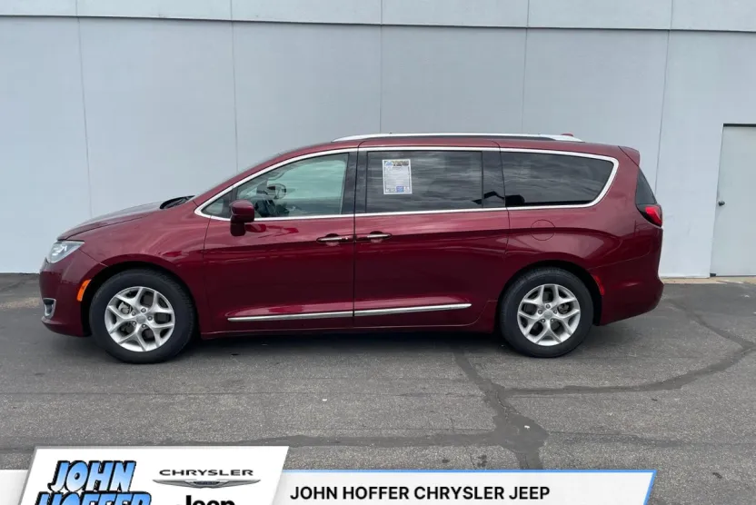 2018 Chrysler Pacifica Touring L photo 1