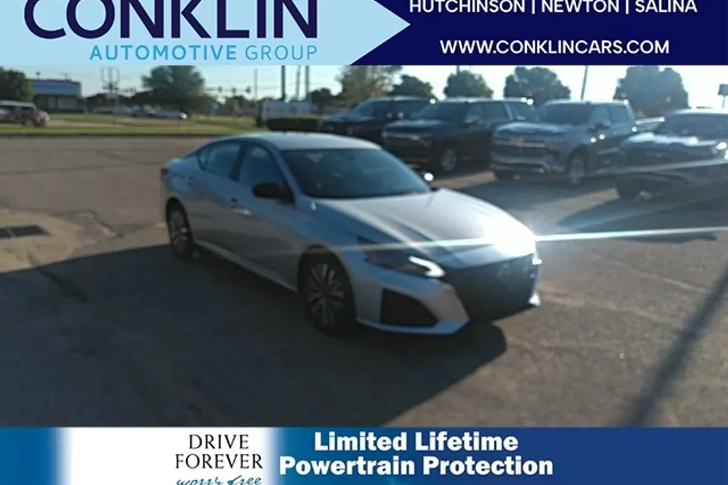 2024 Nissan Altima 2.5 SV photo 1