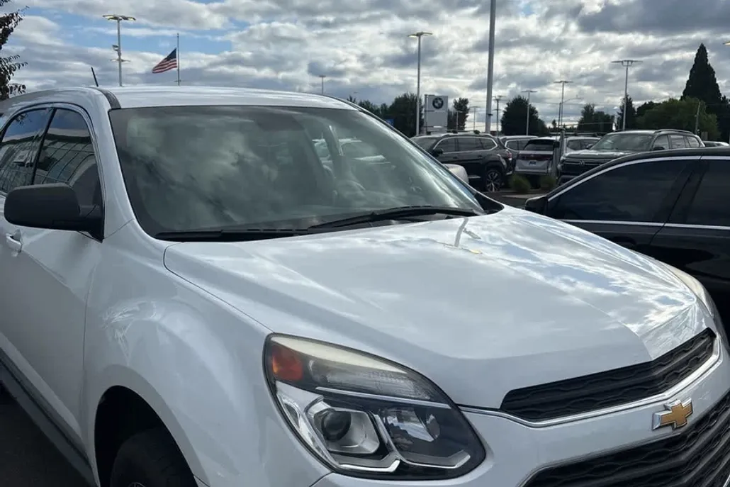 2017 Chevrolet Equinox LS photo 1