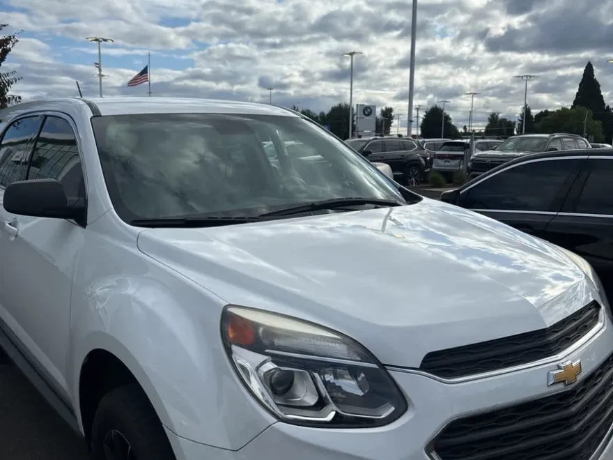 2017 Chevrolet Equinox LS photo 1