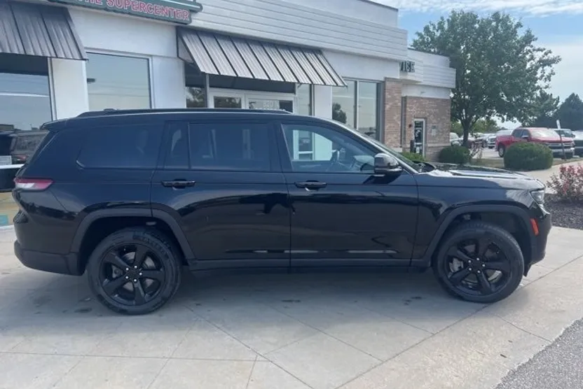 2021 Jeep Grand Cherokee Altitude photo 1