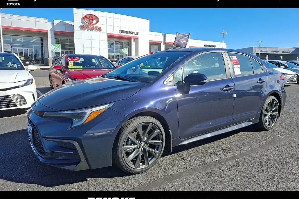 2025 Toyota Corolla SE photo 1