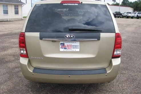 2011 Kia Sedona LX photo 3