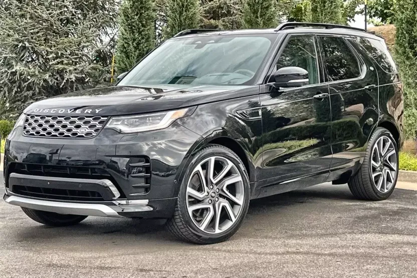 2025 Land Rover Discovery Metropolitan Edition photo 1
