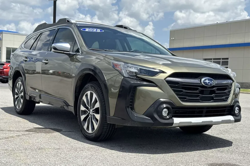 2025 Subaru Outback Touring photo 1