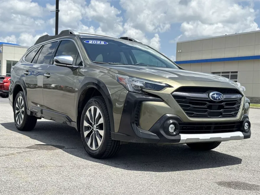 2025 Subaru Outback Touring photo 1