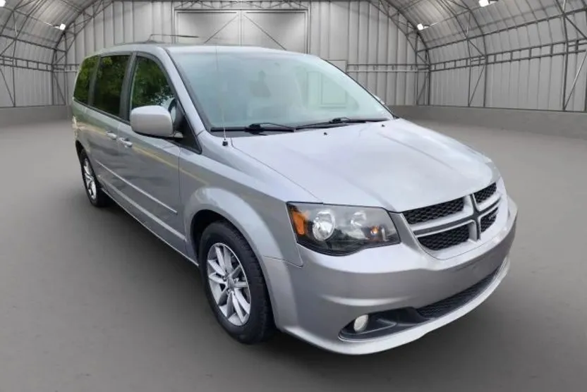 2014 Dodge Grand Caravan R/T photo 1