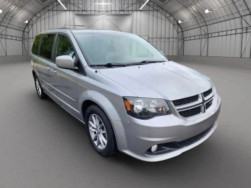 2014 Dodge Grand Caravan R/T photo 1