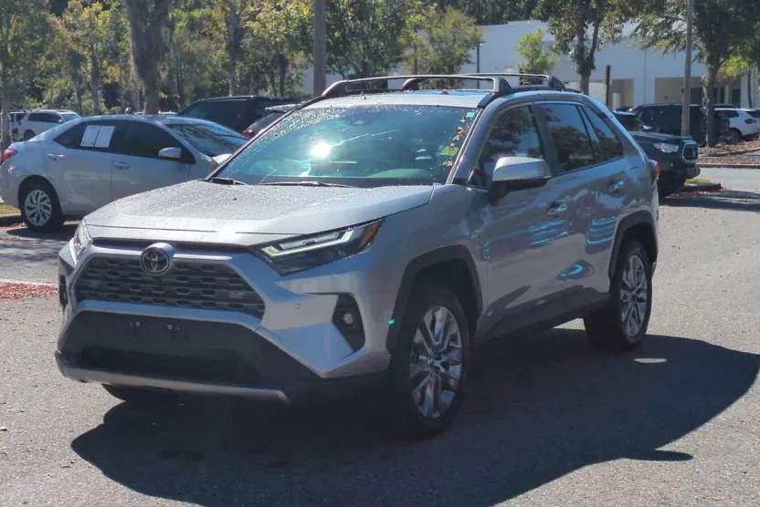 2023 Toyota RAV4 Limited photo 1