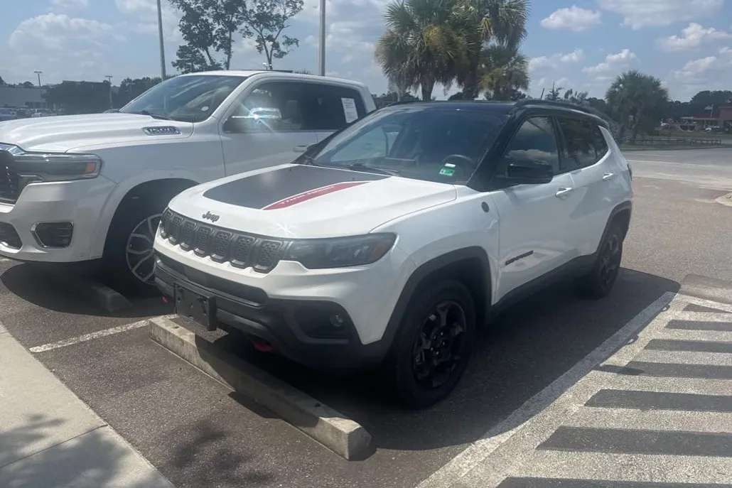 2023 Jeep Compass Trailhawk photo 1