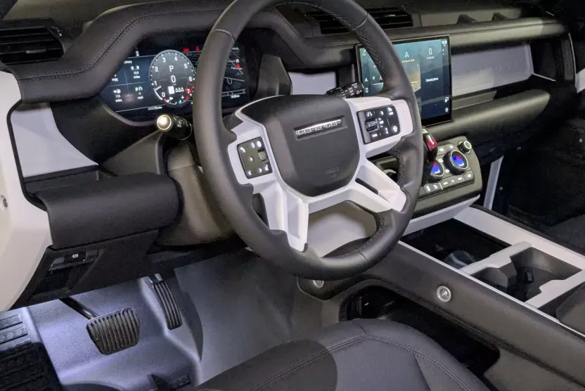 2025 Land Rover Defender 90 X-Dynamic SE photo 1