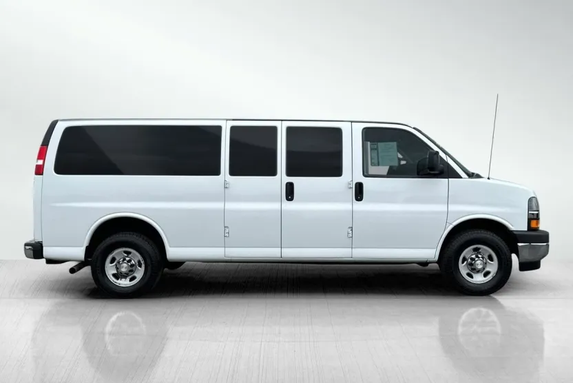 2019 Chevrolet Express 3500 LT photo 1