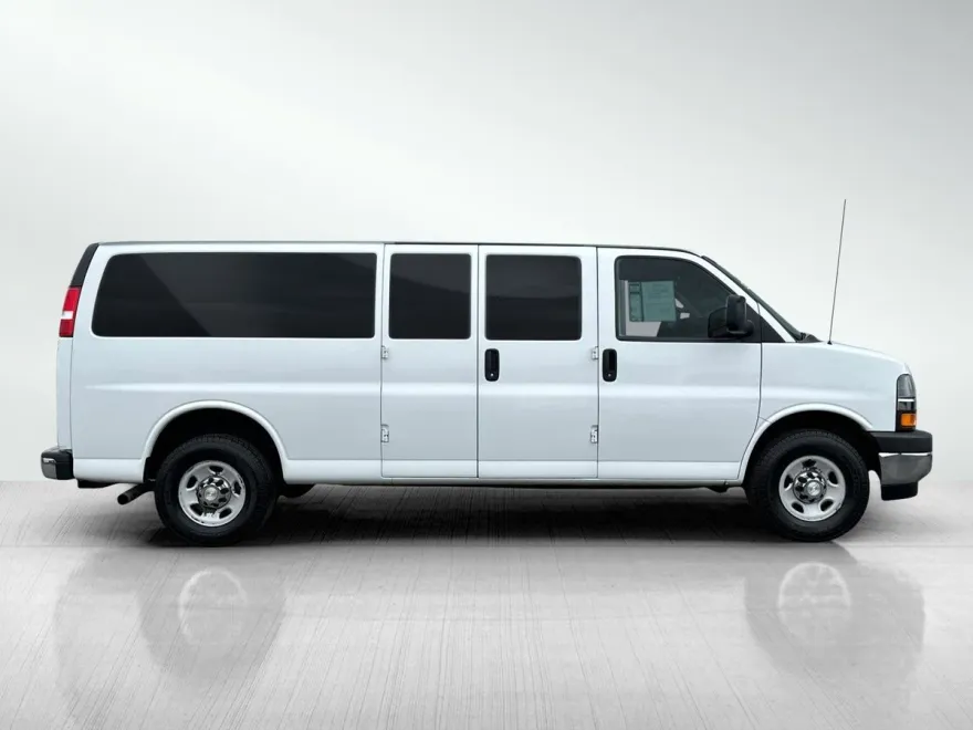 2019 Chevrolet Express 3500 LT photo 1