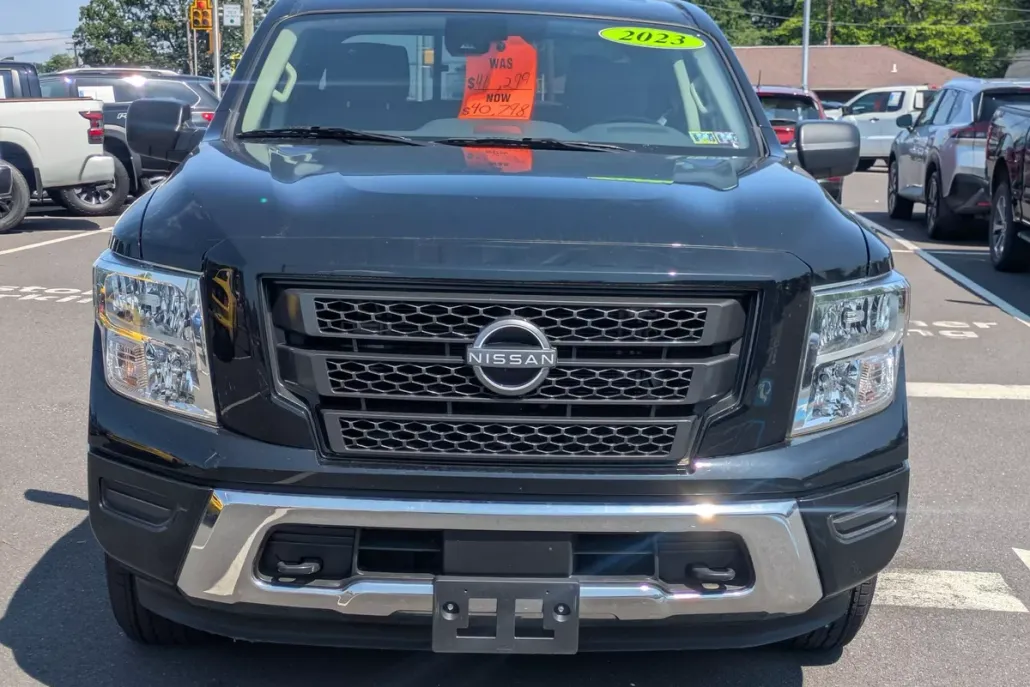 2023 Nissan Titan SV photo 1