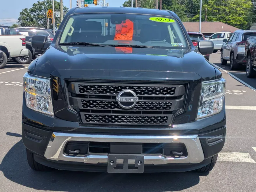 2023 Nissan Titan SV photo 1