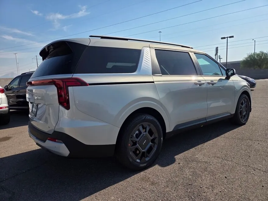 2026 Kia Carnival EX photo 1