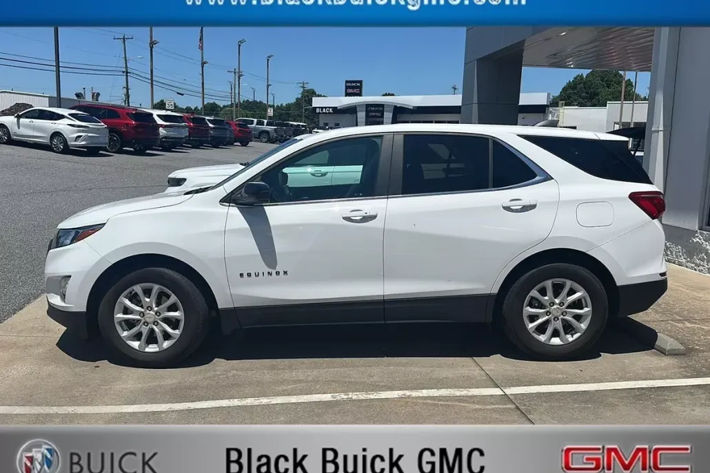 2021 Chevrolet Equinox LT photo 1
