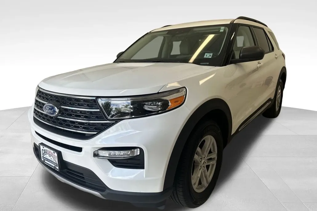 2024 Ford Explorer XLT photo 1
