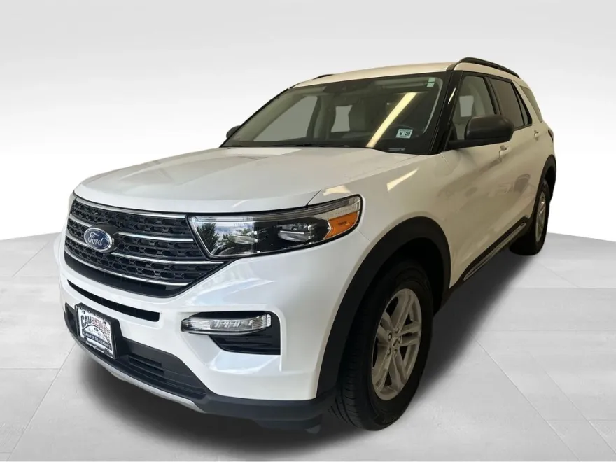 2024 Ford Explorer XLT photo 1