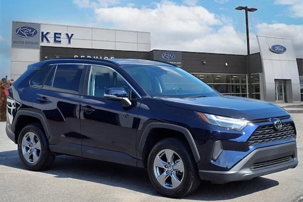 2024 Toyota RAV4 XLE photo 1
