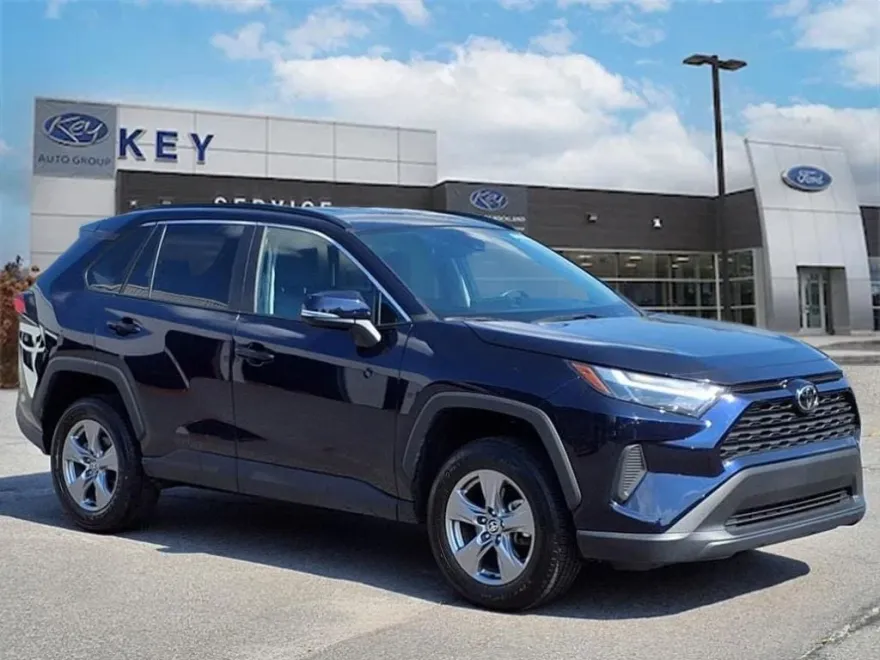 2024 Toyota RAV4 XLE photo 1