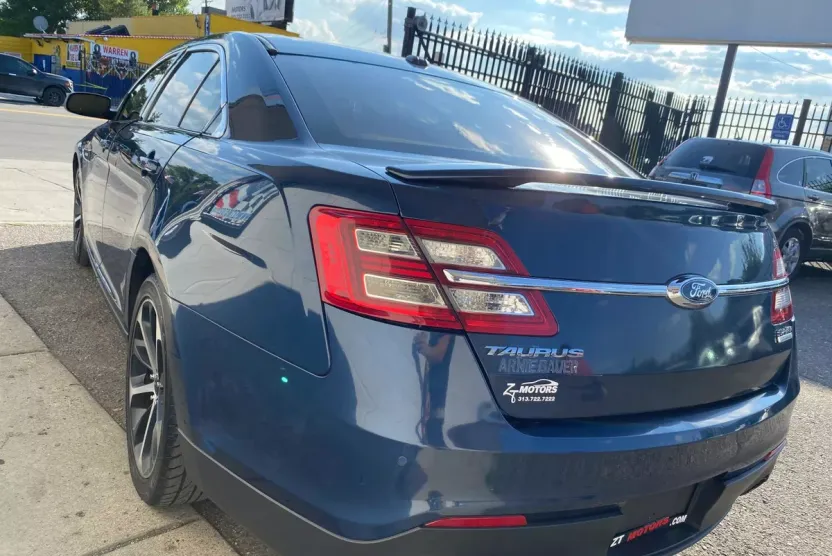 2016 Ford Taurus SHO photo 1