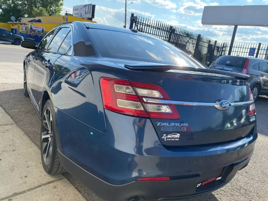 2016 Ford Taurus SHO photo 1