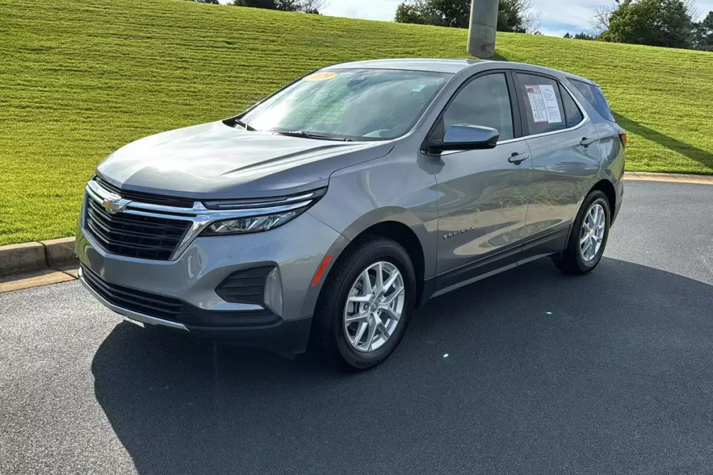 2023 Chevrolet Equinox LT photo 1