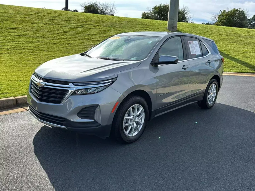 2023 Chevrolet Equinox LT photo 1