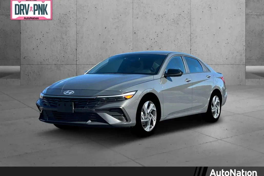 2025 Hyundai Elantra SEL Sport photo 1