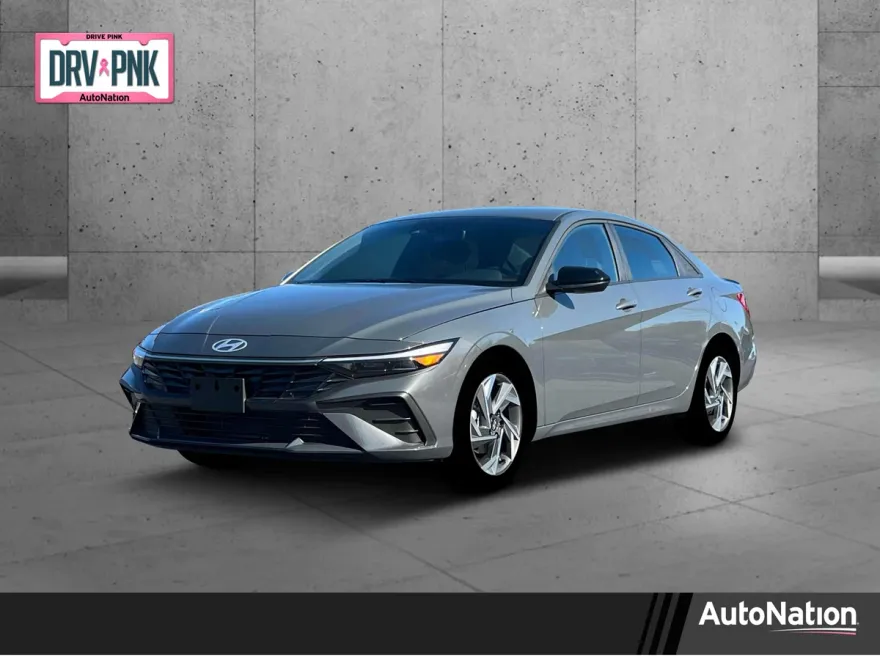 2025 Hyundai Elantra SEL Sport photo 1