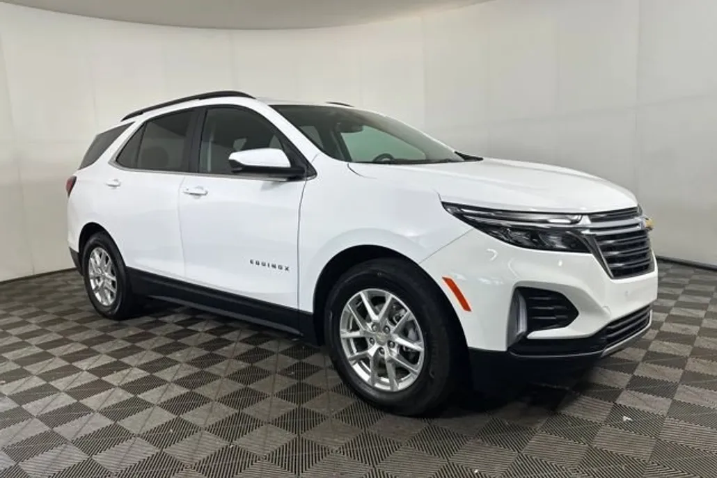 2022 Chevrolet Equinox LT photo 1