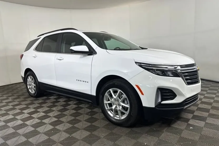2022 Chevrolet Equinox LT photo 1