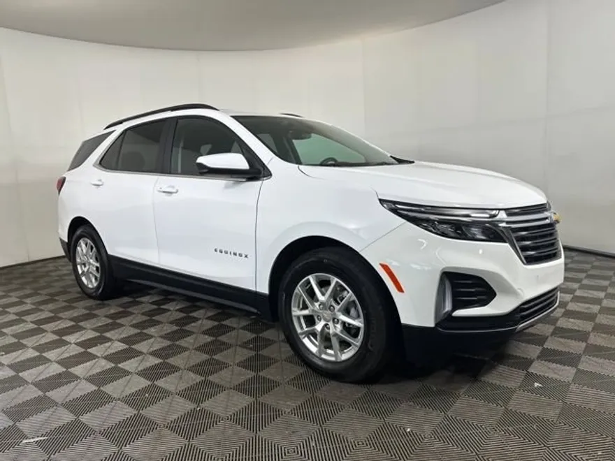 2022 Chevrolet Equinox LT photo 1