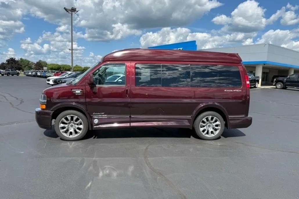 2022 Chevrolet Express 2500 Work Van Cargo photo 1
