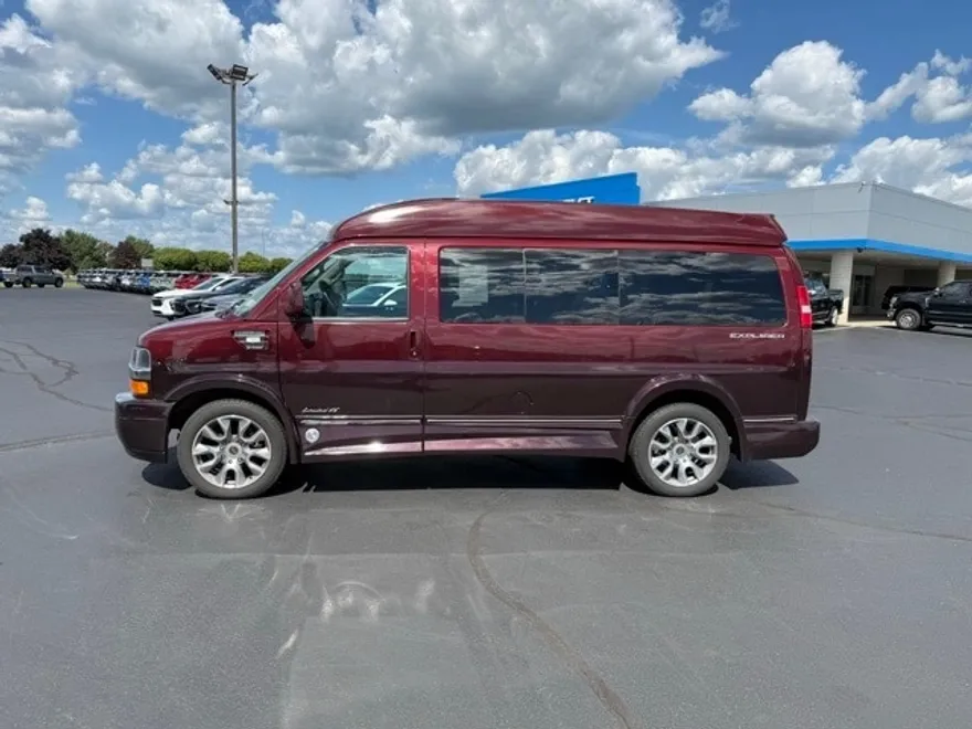 2022 Chevrolet Express 2500 Work Van Cargo photo 1