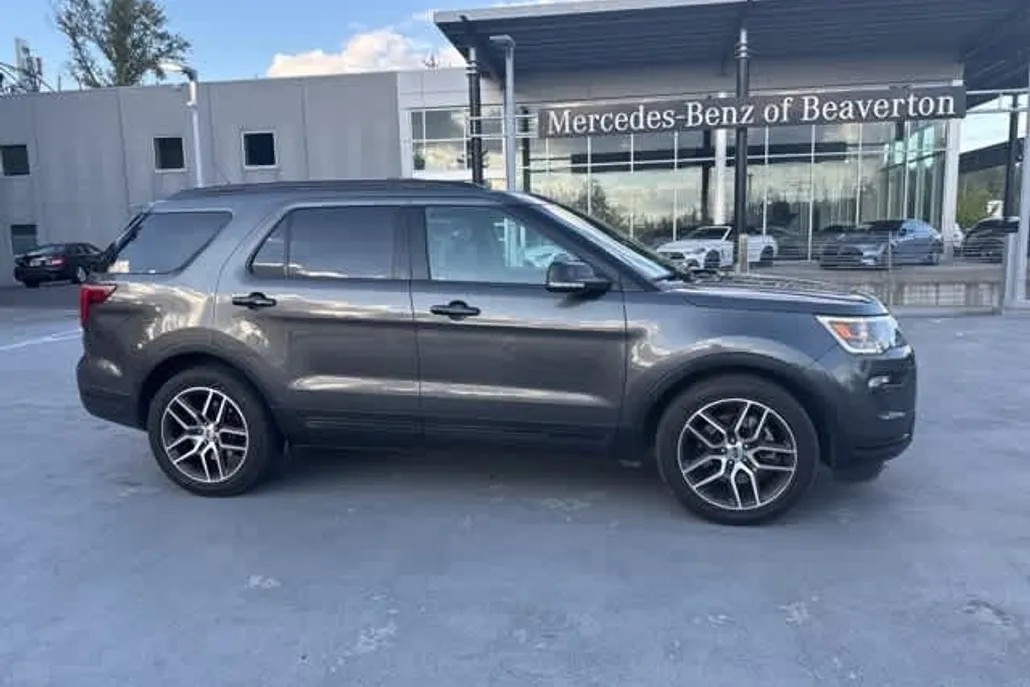 2018 Ford Explorer Sport photo 1