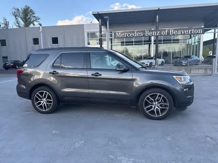 2018 Ford Explorer Sport photo 1