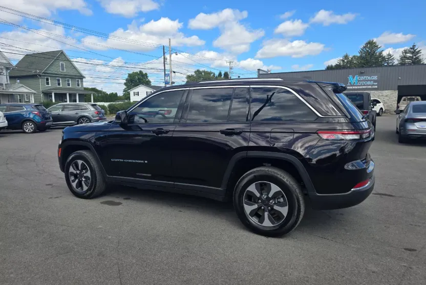 2022 Jeep Cherokee Limited 4xe photo 1