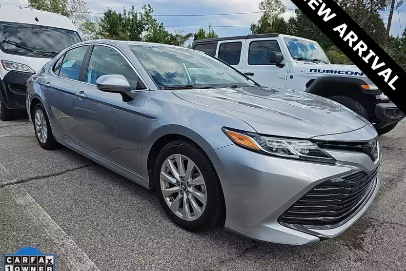 2019 Toyota Camry L photo 1