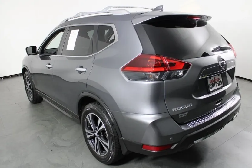 2019 Nissan Rogue SV photo 1
