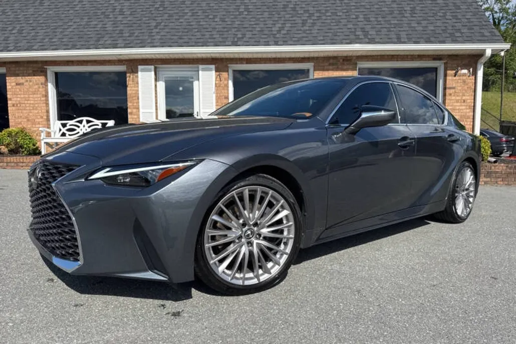 2023 Lexus IS 300 photo 1