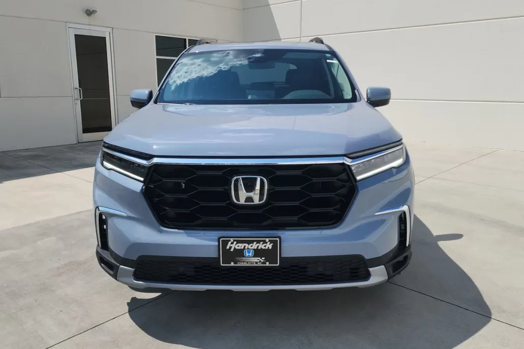 2025 Honda Pilot Touring photo 1