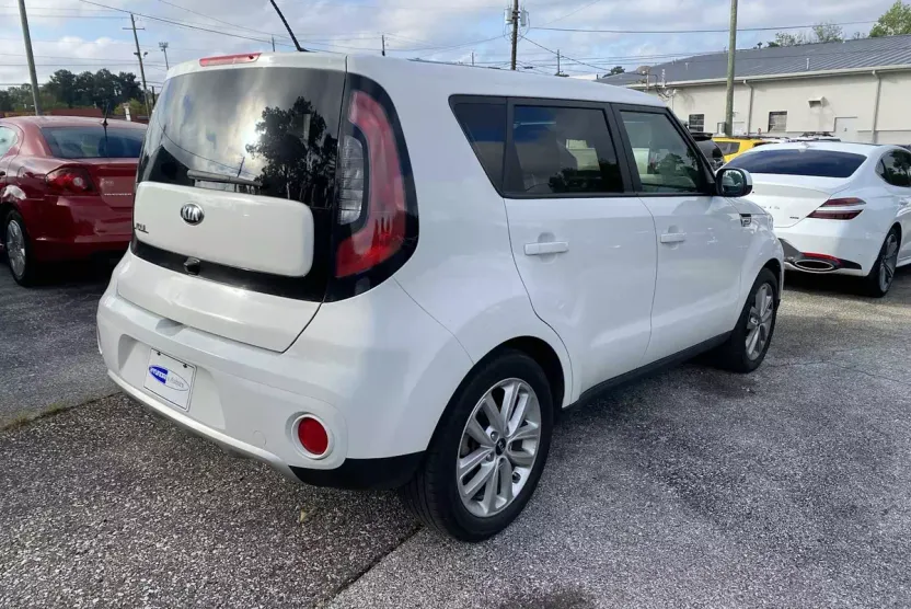 2017 Kia Soul Plus photo 1