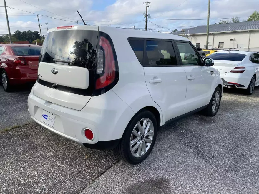 2017 Kia Soul Plus photo 1